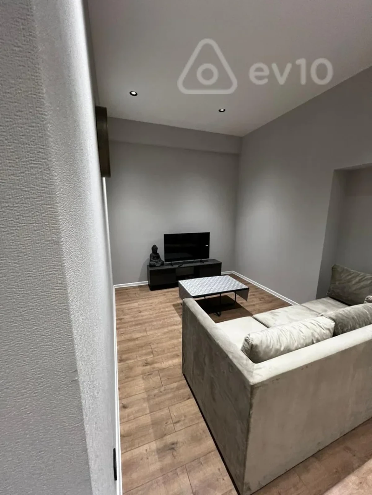 Kirayə verilir 2 otaqlı yeni tikili 72 m²