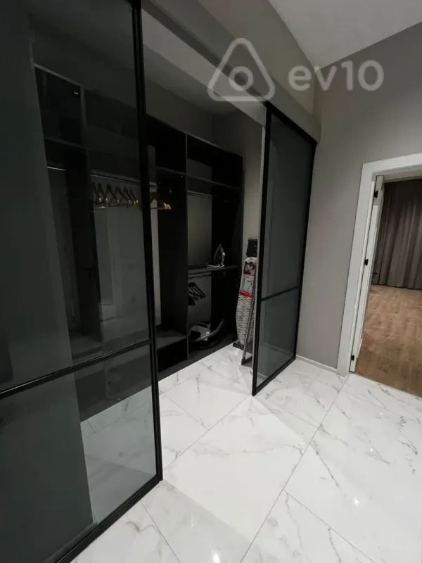 Kirayə verilir 2 otaqlı yeni tikili 72 m²