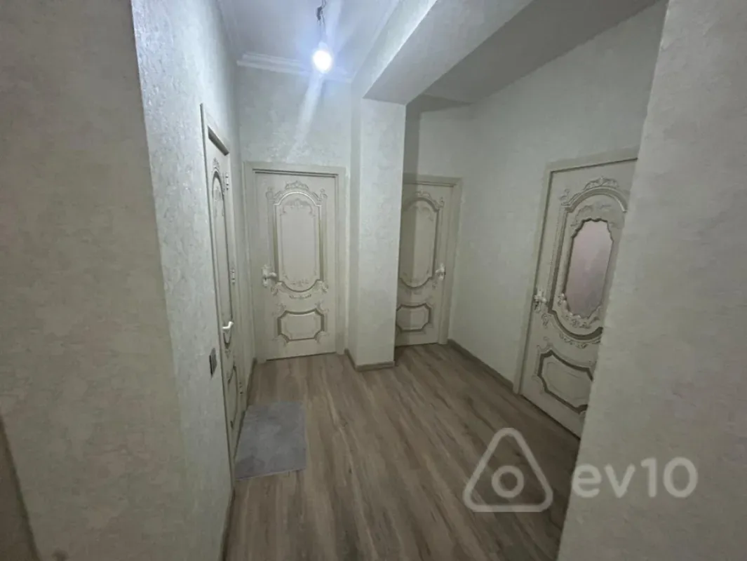 Satılır 3 otaqlı yeni tikili 120 m²