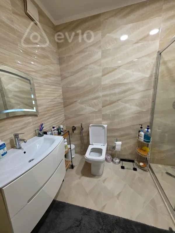 Kirayə verilir 3 otaqlı yeni tikili 150 m²