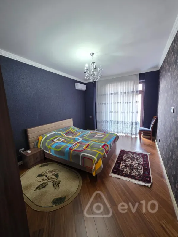 Kirayə verilir 3 otaqlı yeni tikili 150 m²