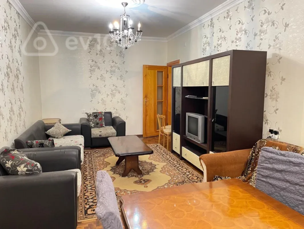 Satılır 2 otaqlı köhnə tikili 60 m²