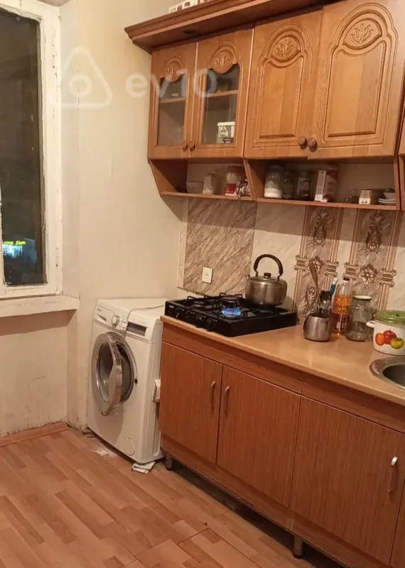 Kirayə verilir 2 otaqlı köhnə tikili 65 m²