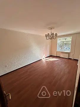 Kirayə verilir 3 otaqlı köhnə tikili 85 m²