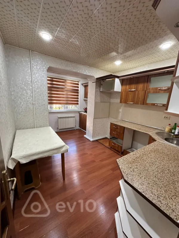 Kirayə verilir 3 otaqlı köhnə tikili 85 m²