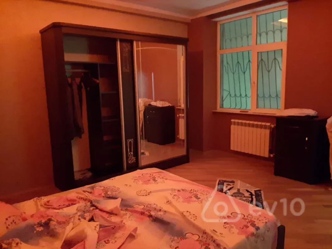 Kirayə verilir 4 otaqlı yeni tikili 150 m²