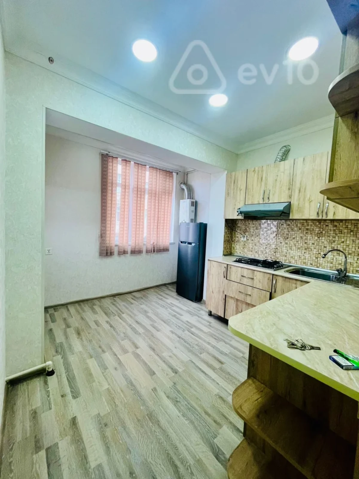 Satılır 2 otaqlı köhnə tikili 60 m²
