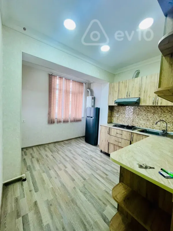 Satılır 2 otaqlı köhnə tikili 60 m²