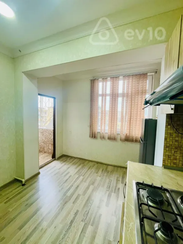 Satılır 2 otaqlı köhnə tikili 60 m²