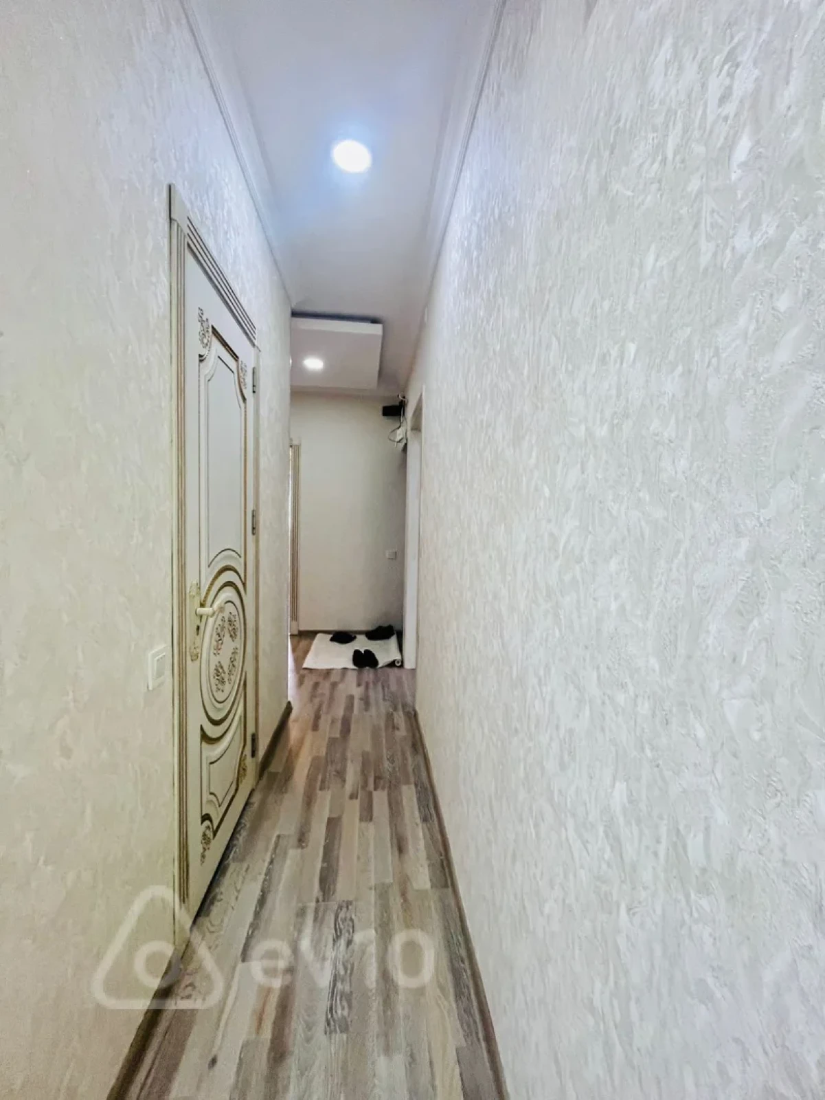 Satılır 2 otaqlı köhnə tikili 60 m²