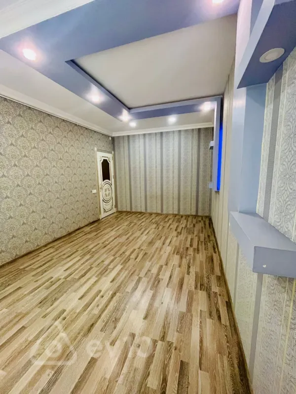 Satılır 2 otaqlı köhnə tikili 60 m²