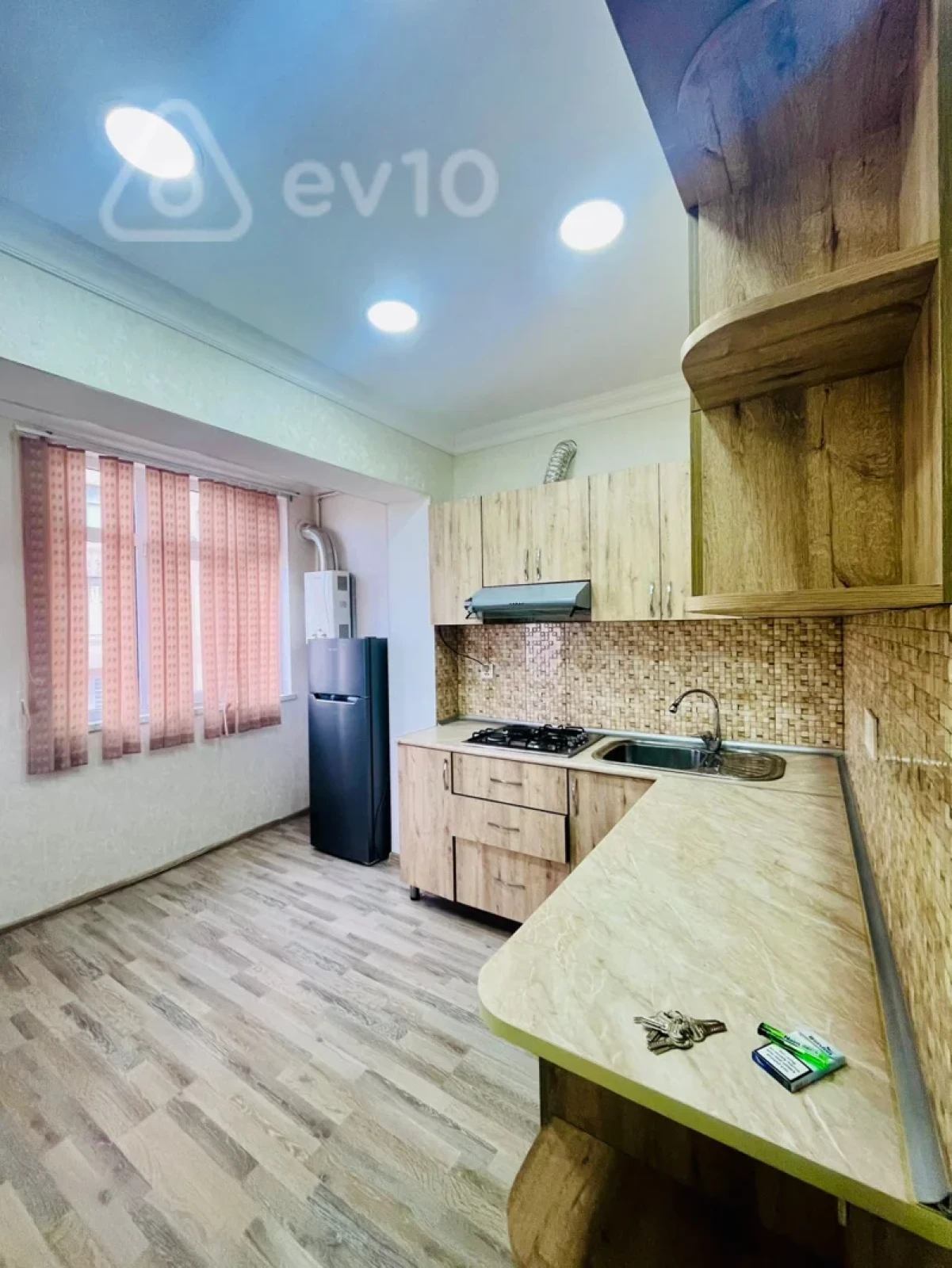 Satılır 2 otaqlı köhnə tikili 60 m²