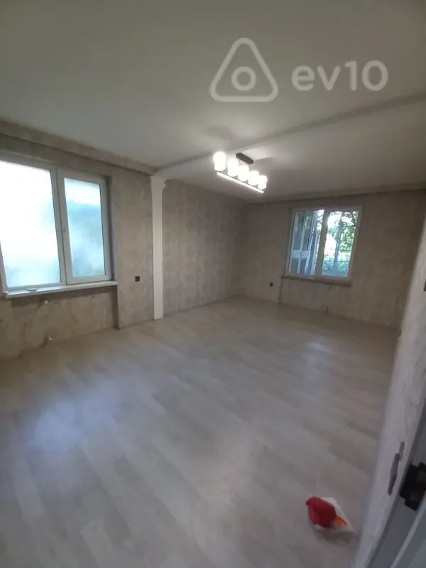 Satılır 3 otaqlı köhnə tikili 92 m²