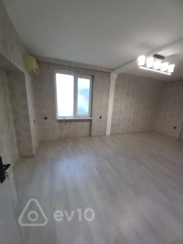 Satılır 3 otaqlı köhnə tikili 92 m²