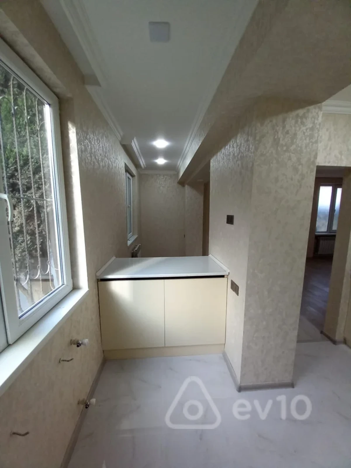 Satılır 3 otaqlı köhnə tikili 92 m²