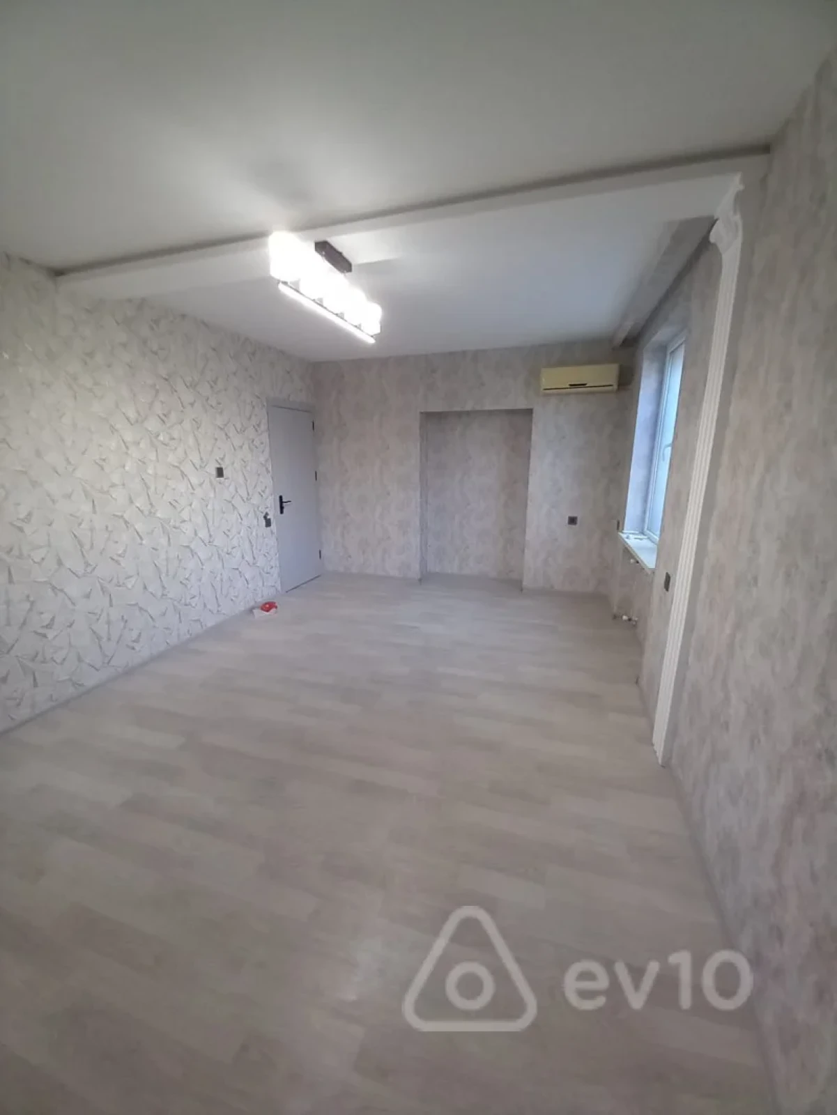 Satılır 3 otaqlı köhnə tikili 92 m²
