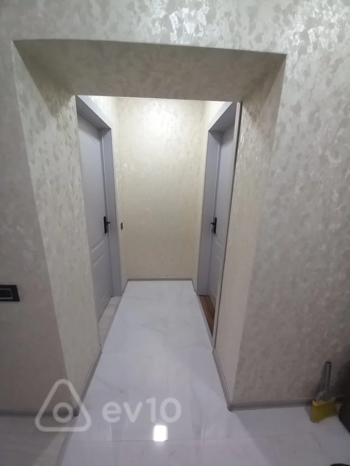 Satılır 3 otaqlı köhnə tikili 92 m²