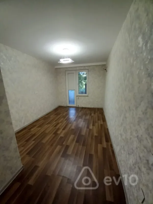 Satılır 3 otaqlı köhnə tikili 92 m²