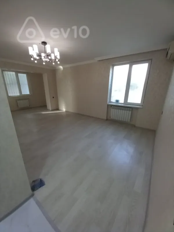 Satılır 3 otaqlı köhnə tikili 92 m²