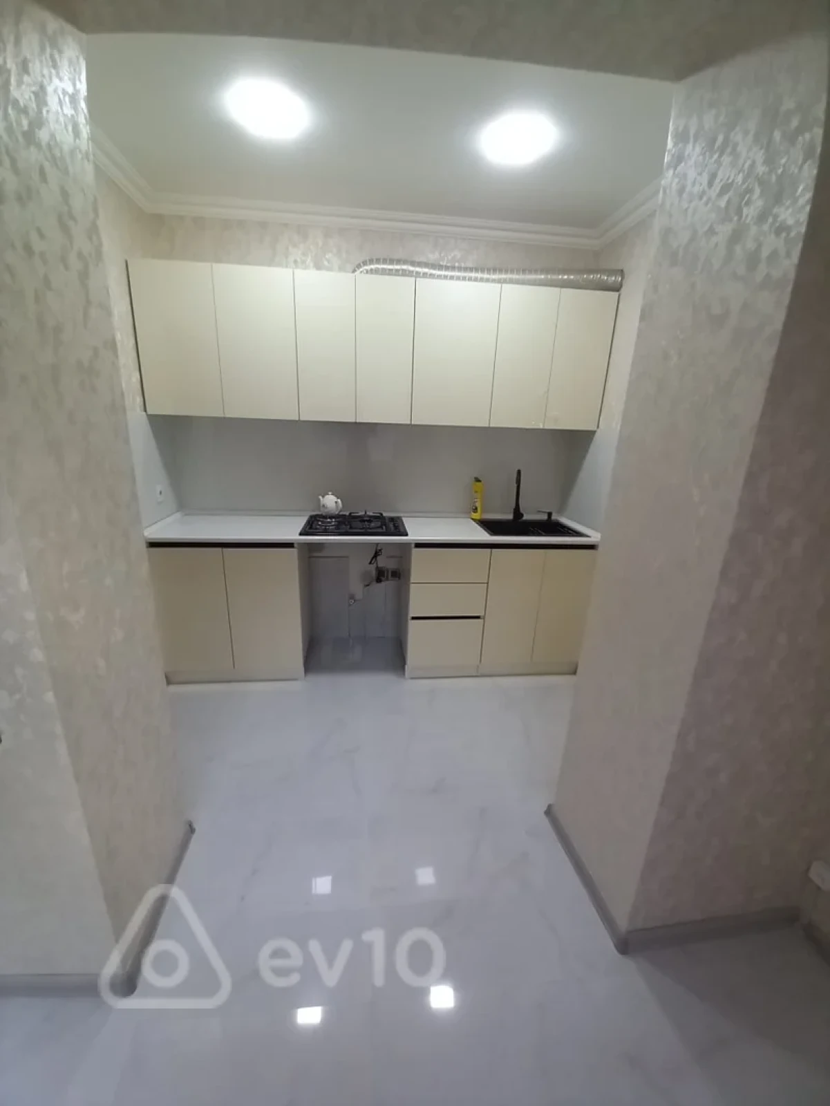 Satılır 3 otaqlı köhnə tikili 92 m²
