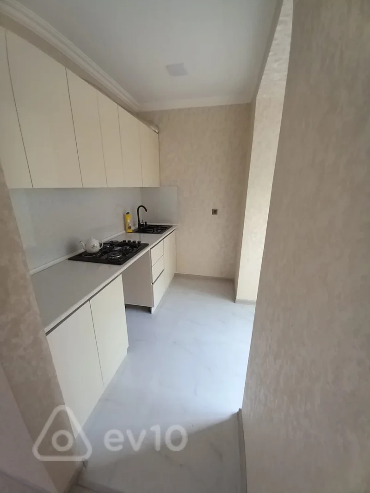Satılır 3 otaqlı köhnə tikili 92 m²