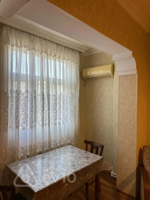 Kirayə verilir 2 otaqlı köhnə tikili 65 m²