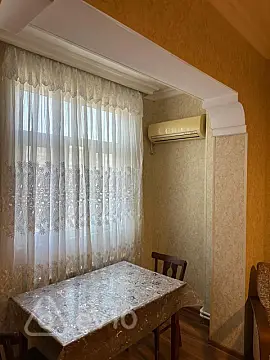 Kirayə verilir 2 otaqlı köhnə tikili 65 m²