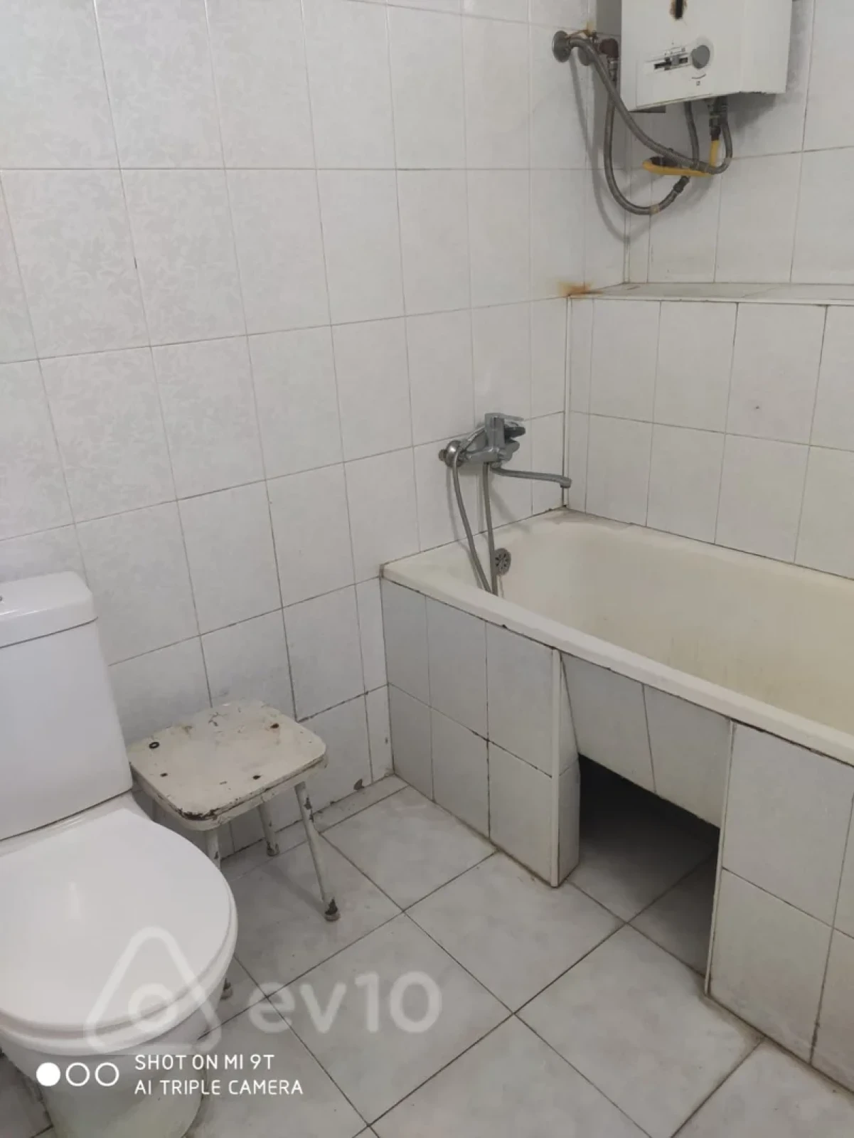 Kirayə verilir 4 otaqlı köhnə tikili 130 m²