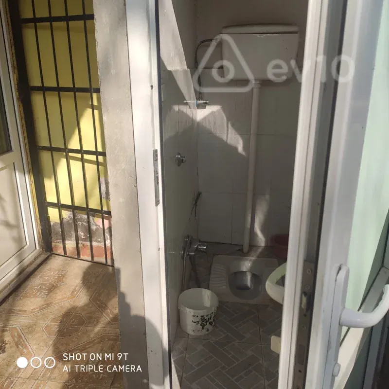 Kirayə verilir 4 otaqlı köhnə tikili 130 m²