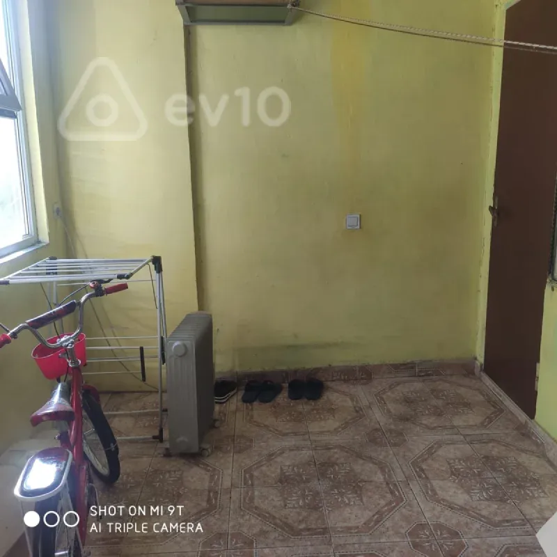 Kirayə verilir 4 otaqlı köhnə tikili 130 m²