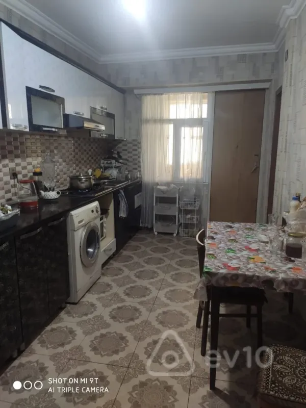 Kirayə verilir 4 otaqlı köhnə tikili 130 m²
