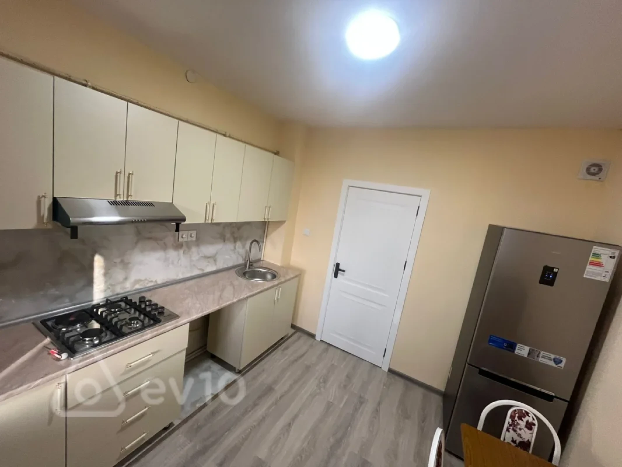 Kirayə verilir 3 otaqlı köhnə tikili 79 m²