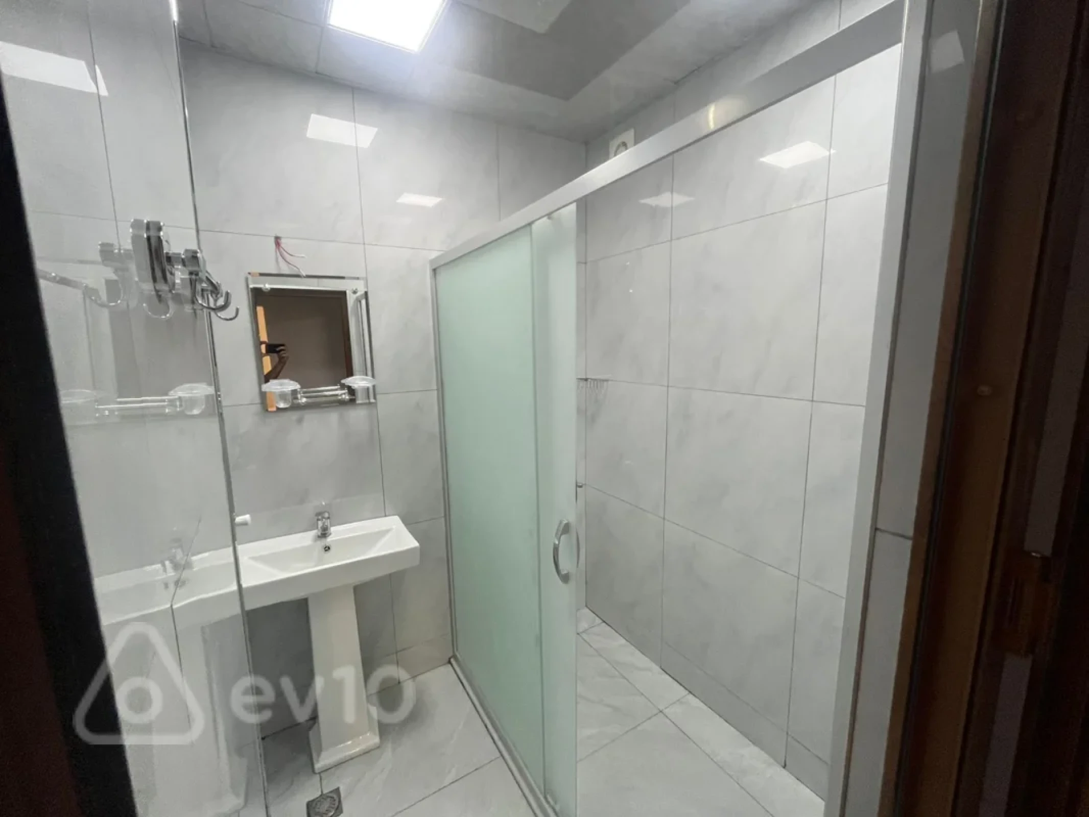 Kirayə verilir 3 otaqlı köhnə tikili 79 m²