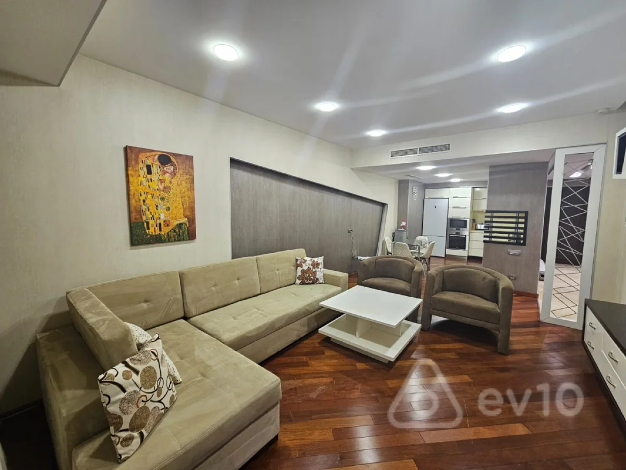 Kirayə verilir 2 otaqlı yeni tikili 75 m²