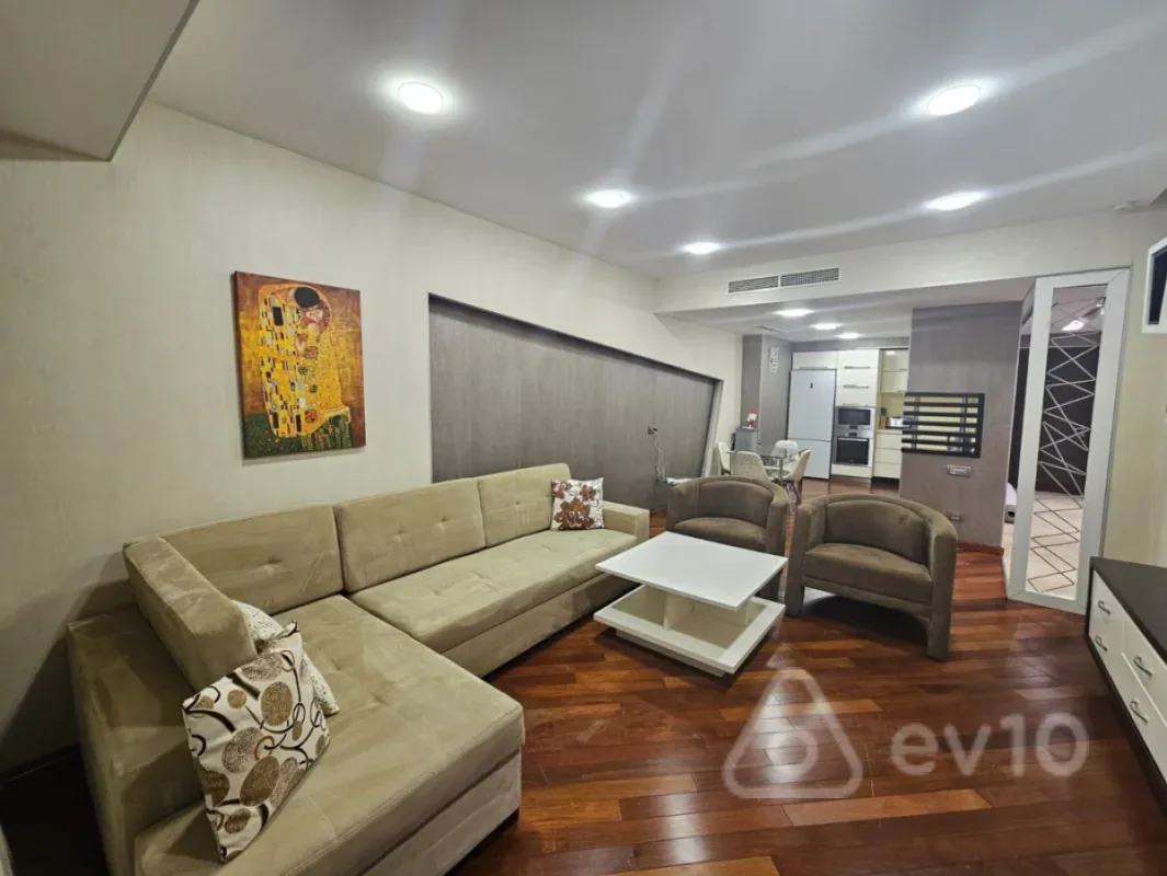 Kirayə verilir 2 otaqlı yeni tikili 75 m²