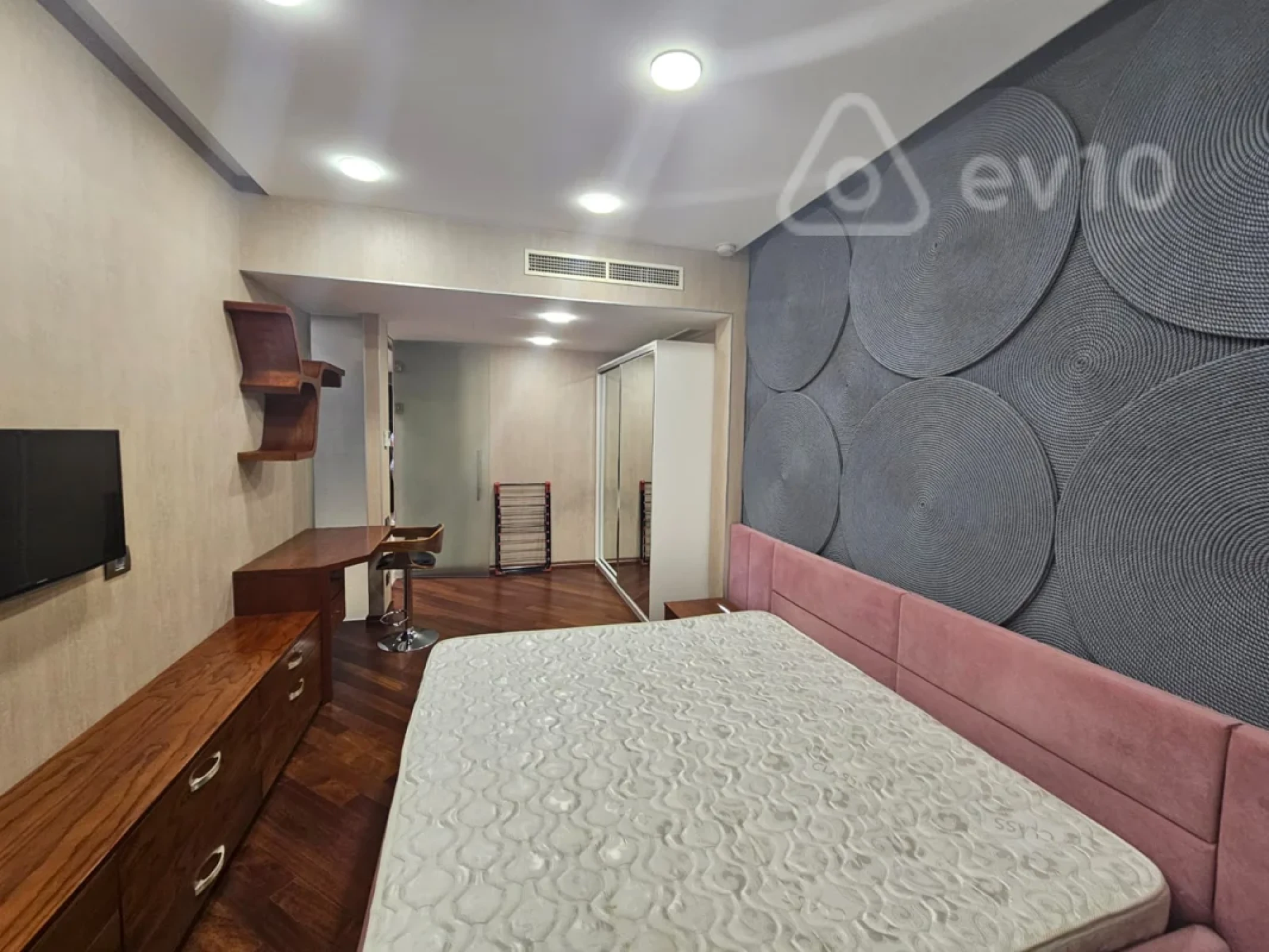 Kirayə verilir 2 otaqlı yeni tikili 75 m²