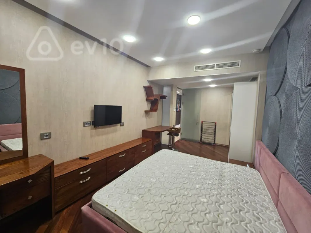 Kirayə verilir 2 otaqlı yeni tikili 75 m²