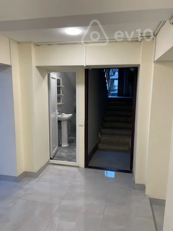Kirayə verilir mənzil 265 m²