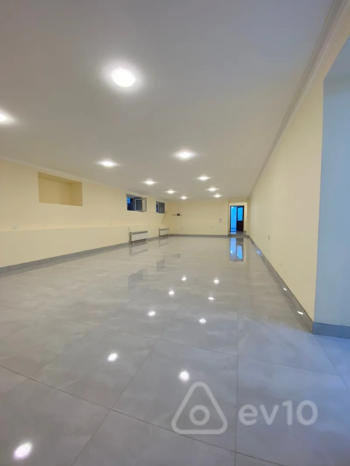 Kirayə verilir mənzil 265 m²