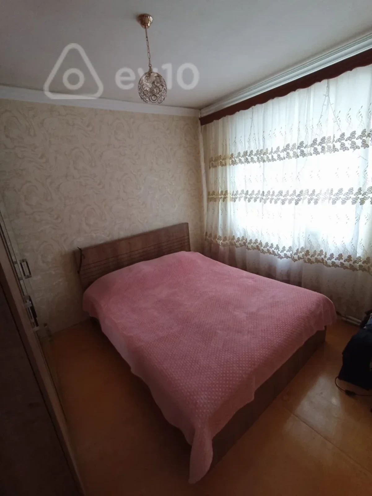 Satılır 5 otaqlı köhnə tikili 100 m²