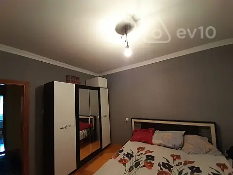 Satılır 5 otaqlı köhnə tikili 100 m²