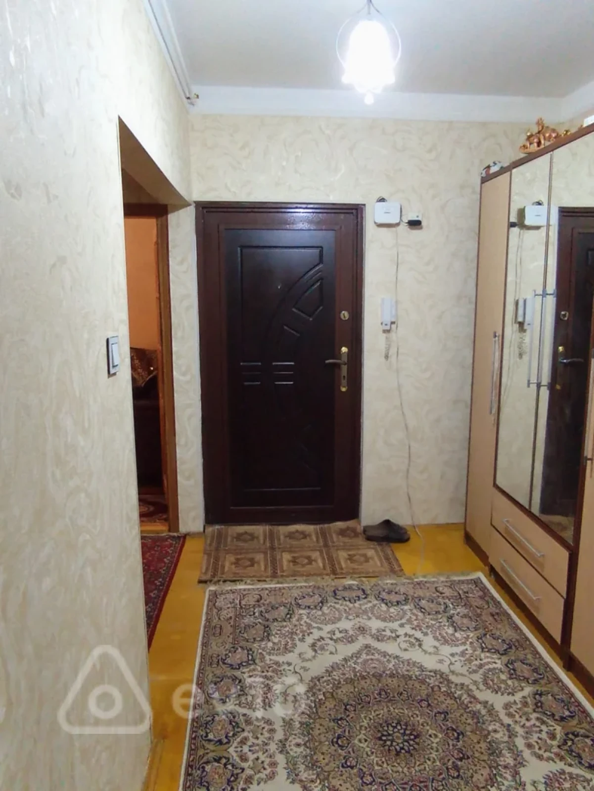 Satılır 5 otaqlı köhnə tikili 100 m²