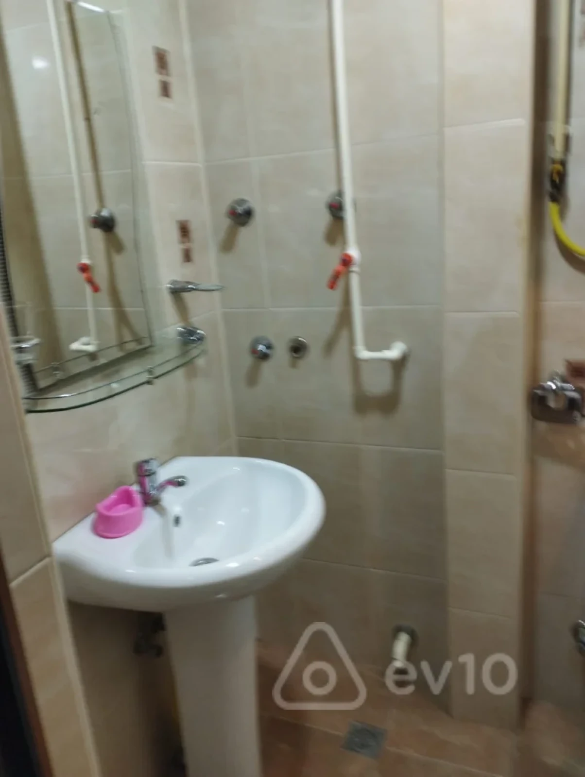 Kirayə verilir 3 otaqlı köhnə tikili 60 m²