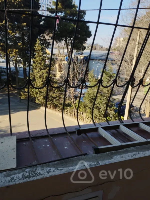 Kirayə verilir 3 otaqlı köhnə tikili 60 m²