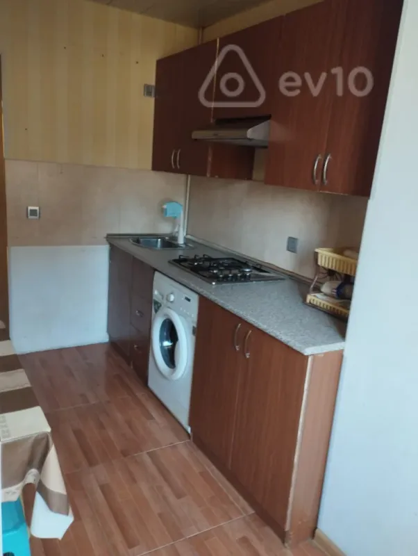 Kirayə verilir 3 otaqlı köhnə tikili 60 m²