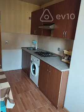 Kirayə verilir 3 otaqlı köhnə tikili 60 m²