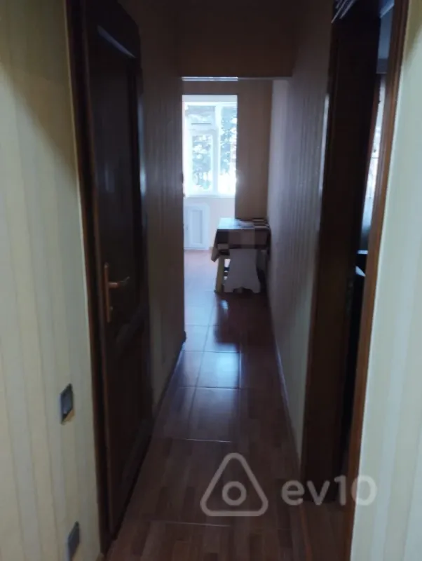 Kirayə verilir 3 otaqlı köhnə tikili 60 m²