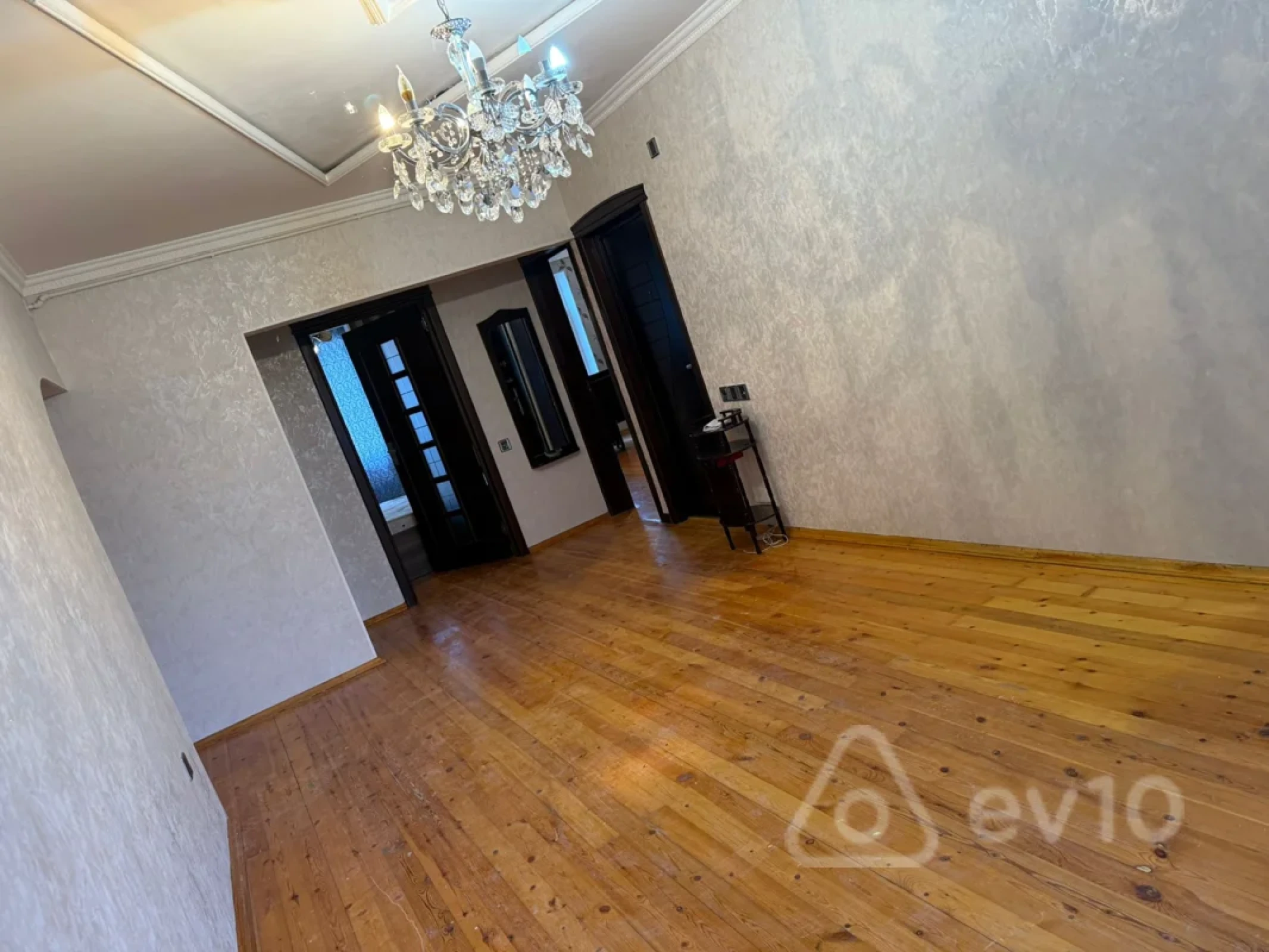 Satılır 4 otaqlı köhnə tikili 90 m²