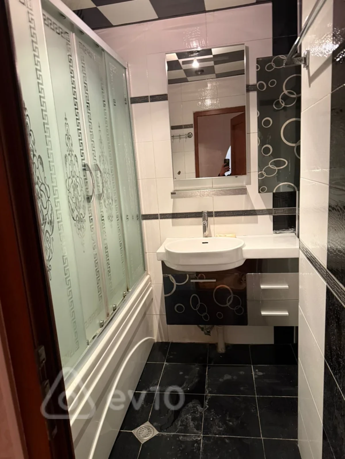 Satılır 4 otaqlı köhnə tikili 90 m²