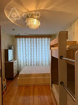 Satılır 4 otaqlı köhnə tikili 90 m²